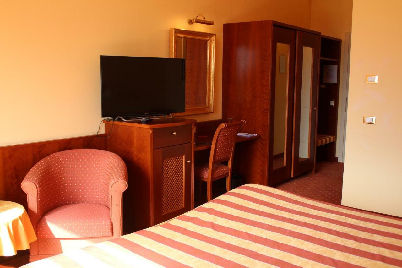 Hotel La Dolce Vita Кавайон-Веронезе Экстерьер фото
